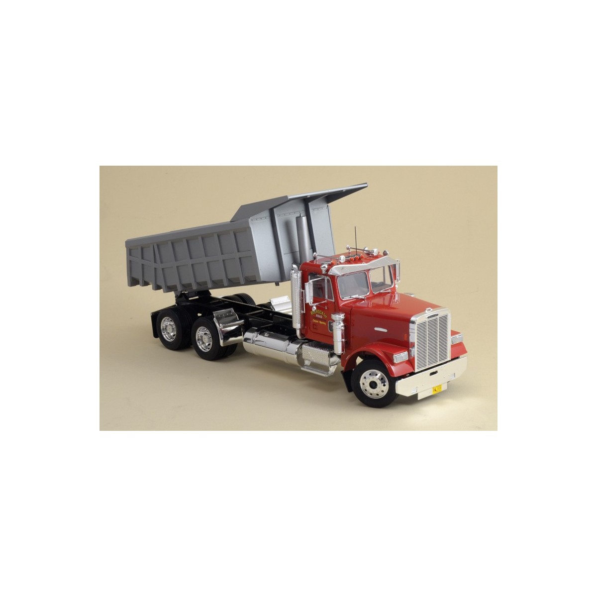 Italeri Freightliner 1/24 Straight Dump Truck Italeri I3783 - 3 Italeri Freightliner 1/24 Straight Dump Truck Italeri I3783 - 3