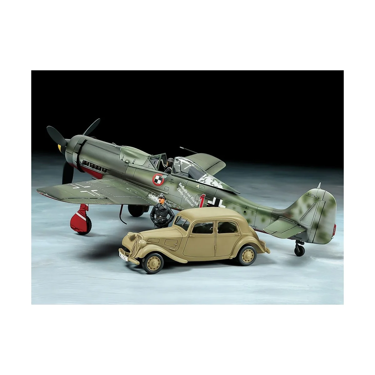 Focke-Wulf Fw190D-9 JV44 and Citroën traction 11CV 1/48 Tamiya aircraft Tamiya 25213 - 1 Focke-Wulf Fw190D-9 JV44 and Citroën traction 11CV 1/48 Tamiya aircraft Tamiya 25213 - 1