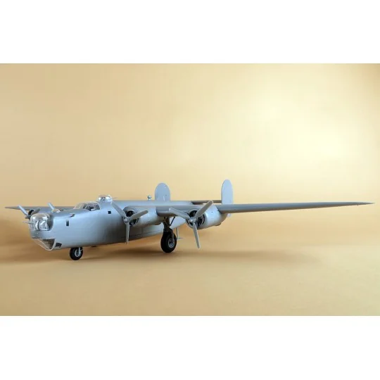 HB81774-US B-24J Liberator 1/48 Hobby Boss