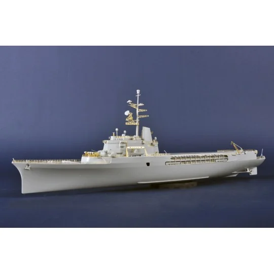 TR05635-Bateau JEANNE D'ARC Porte-hélicoptères Français 2008 1/350 Trumpeter - TR05635
