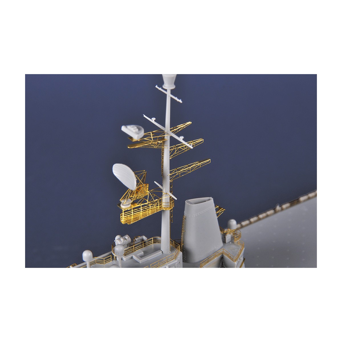 Bateau JEANNE D'ARC Porte-hélicoptères Français 2008 1/350 Trumpeter Trumpeter TR05635 - 7