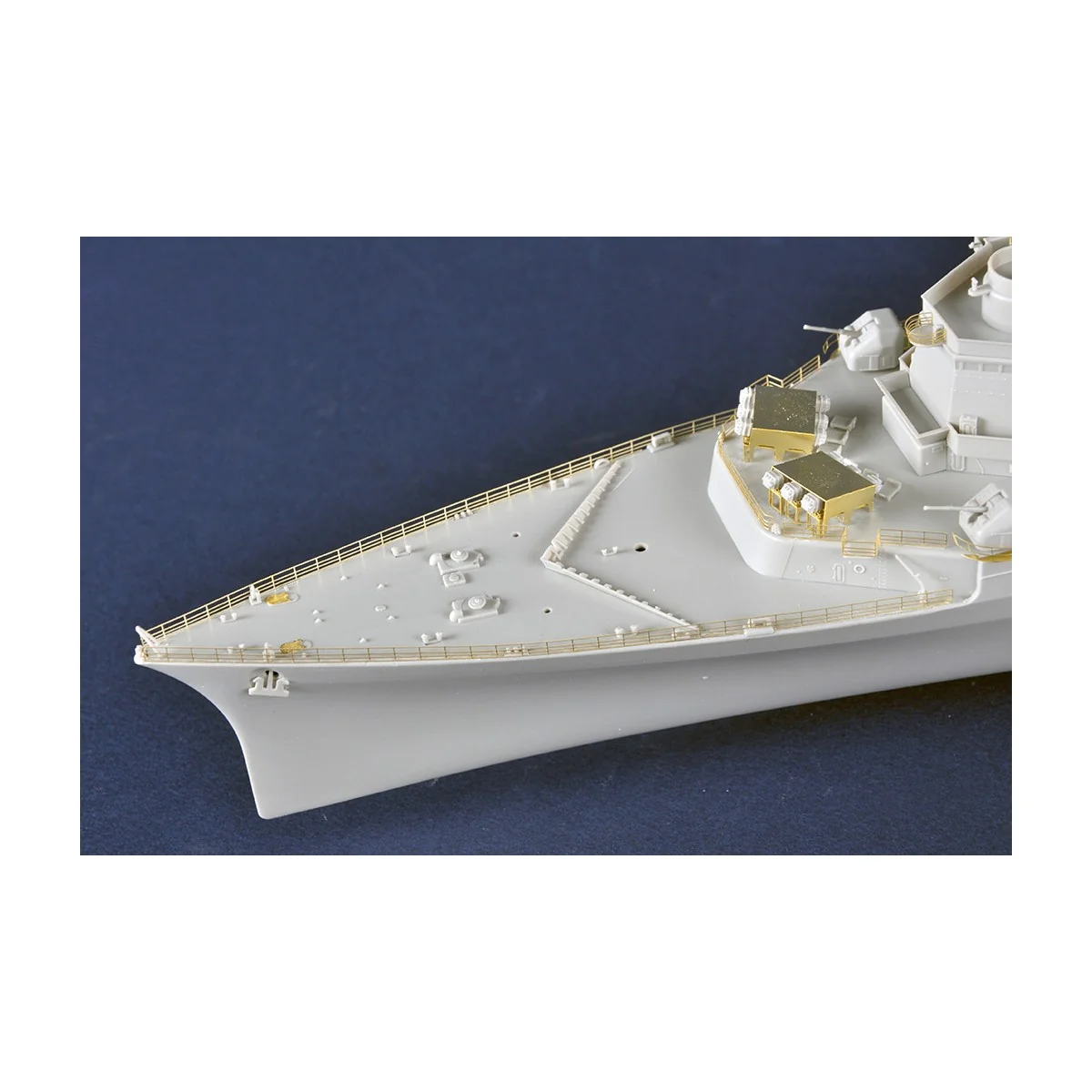 Boat JEANNE D'ARC French helicopter carrier 2008 1/350 Trumpeter Trumpeter TR05635 - 8