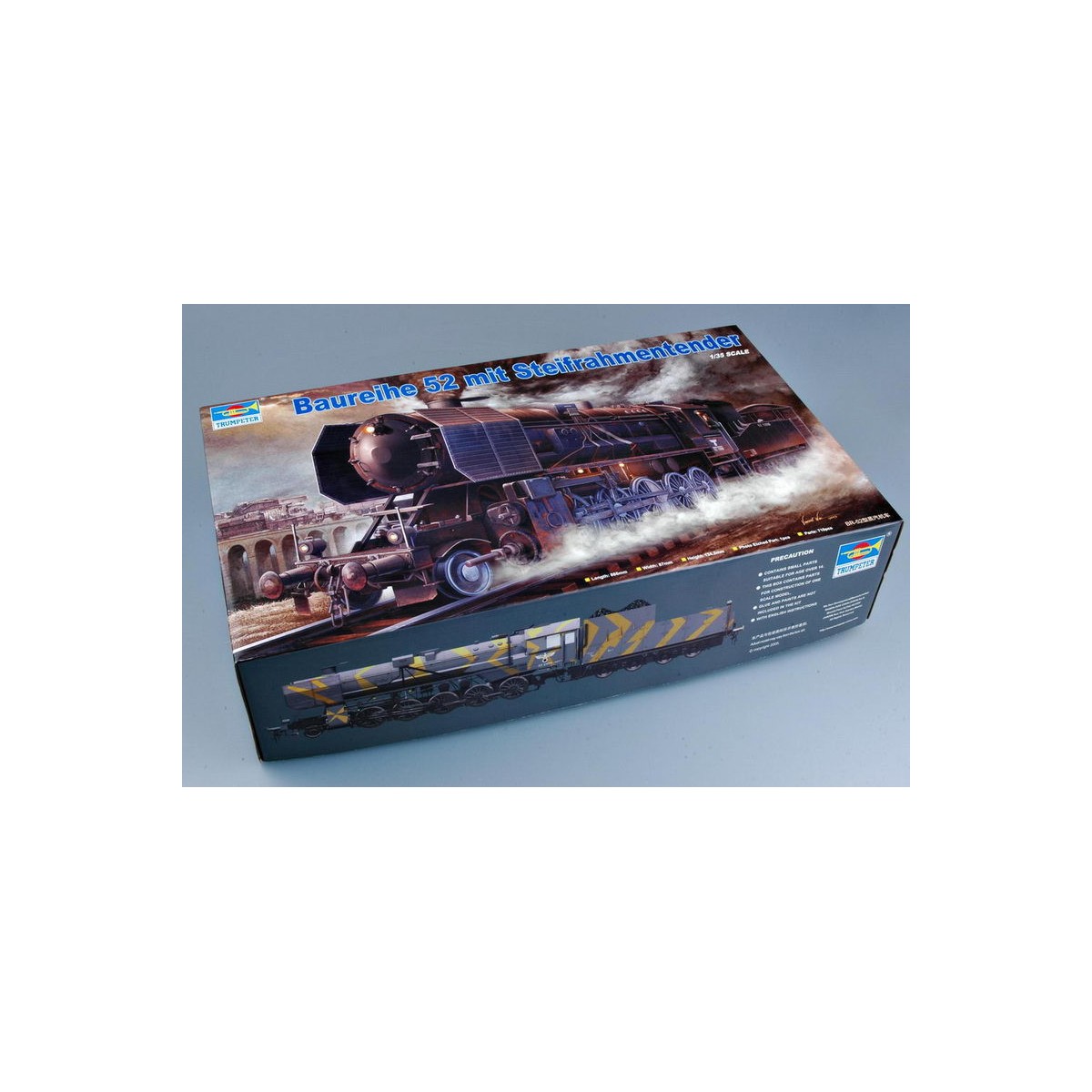 Kriegslokomotive BR52 locomotive with 1/35 Trumpeter tender Trumpeter TR00210 - 2