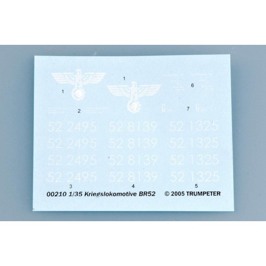 TR00210-Kriegslokomotive BR52 locomotive with 1/35 Trumpeter tender