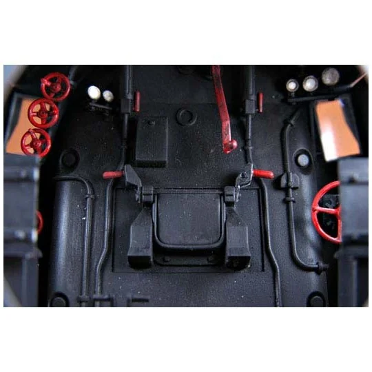 TR00210-Kriegslokomotive BR52 locomotive with 1/35 Trumpeter tender