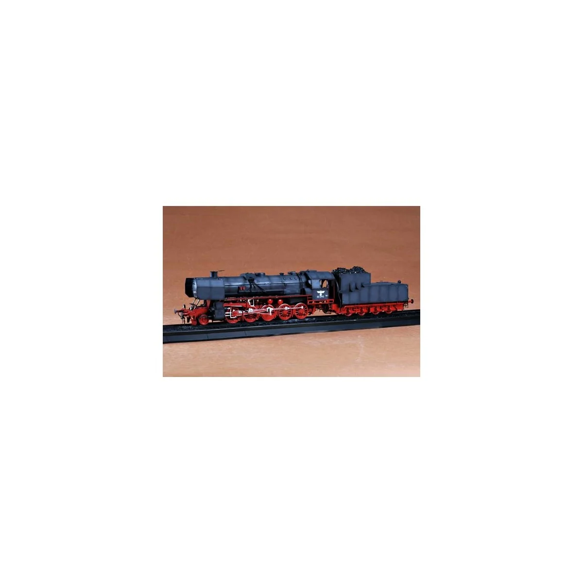 Kriegslokomotive BR52 locomotive with 1/35 Trumpeter tender Trumpeter TR00210 - 7 Kriegslokomotive BR52 locomotive with 1/35 Trumpeter tender Trumpeter TR00210 - 7