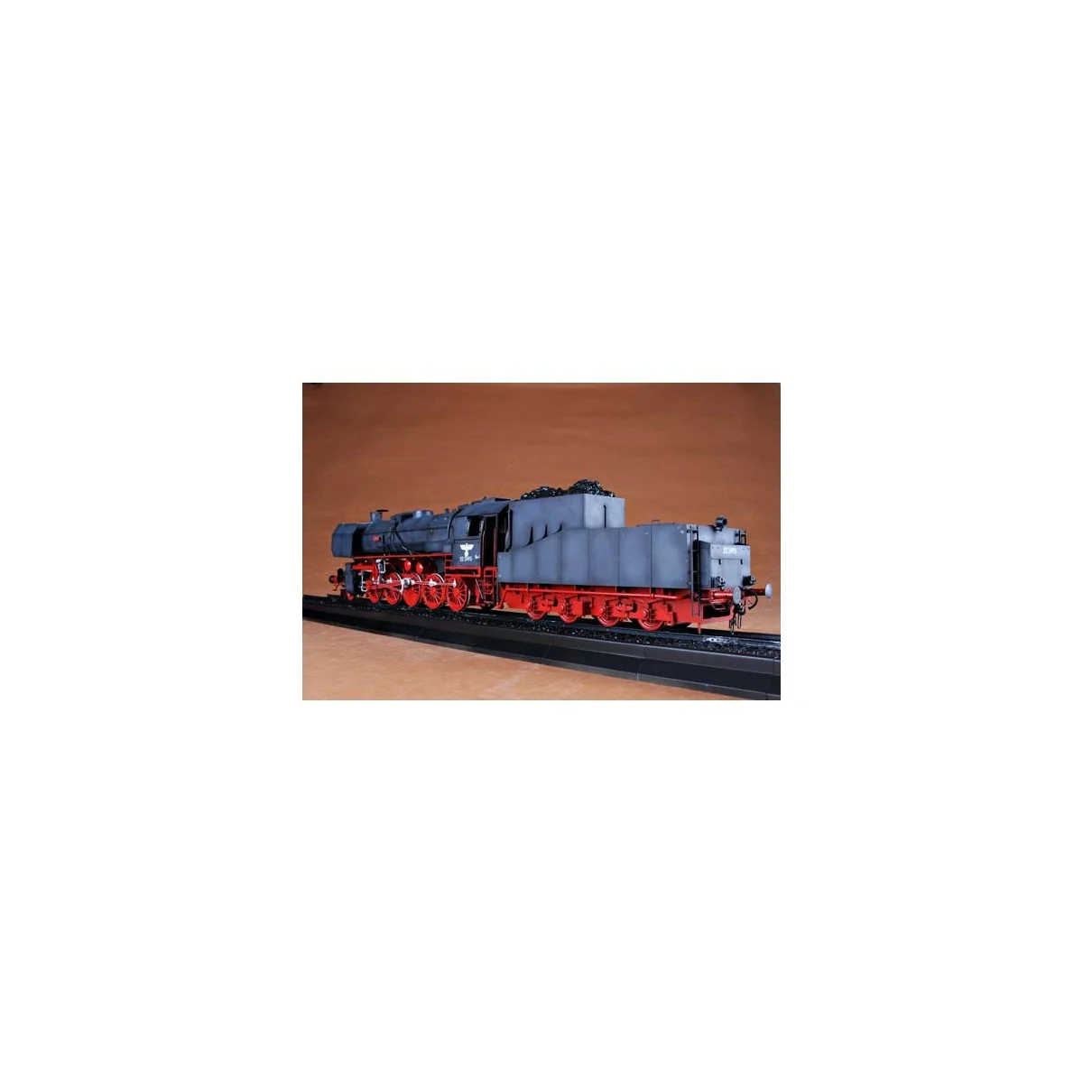 Kriegslokomotive BR52 locomotive with 1/35 Trumpeter tender Trumpeter TR00210 - 8 Kriegslokomotive BR52 locomotive with 1/35 Trumpeter tender Trumpeter TR00210 - 8