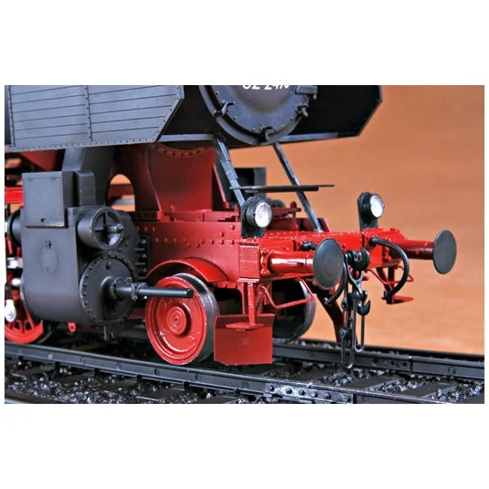 TR00210-Kriegslokomotive BR52 locomotive with 1/35 Trumpeter tender