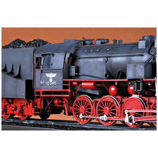 TR00210-Kriegslokomotive BR52 locomotive with 1/35 Trumpeter tender