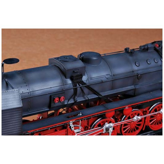 TR00210-Locomotive Kriegslokomotive BR52 avec tender 1/35 Trumpeter
