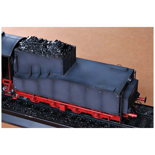 TR00210-Kriegslokomotive BR52 locomotive with 1/35 Trumpeter tender