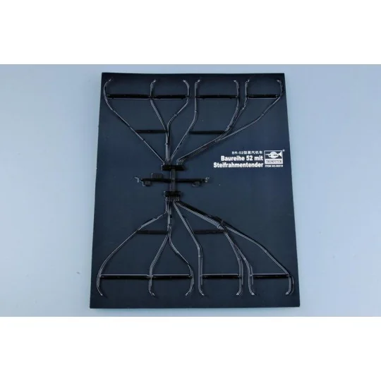 TR00210-Kriegslokomotive BR52 locomotive with 1/35 Trumpeter tender