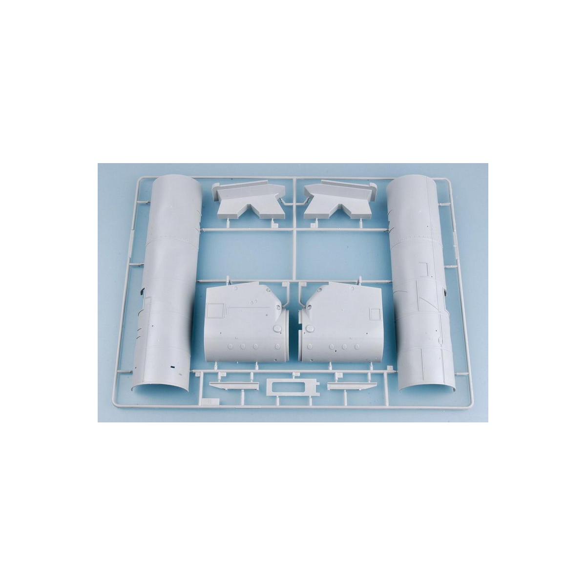 Kriegslokomotive BR52 locomotive with 1/35 Trumpeter tender Trumpeter TR00210 - 18