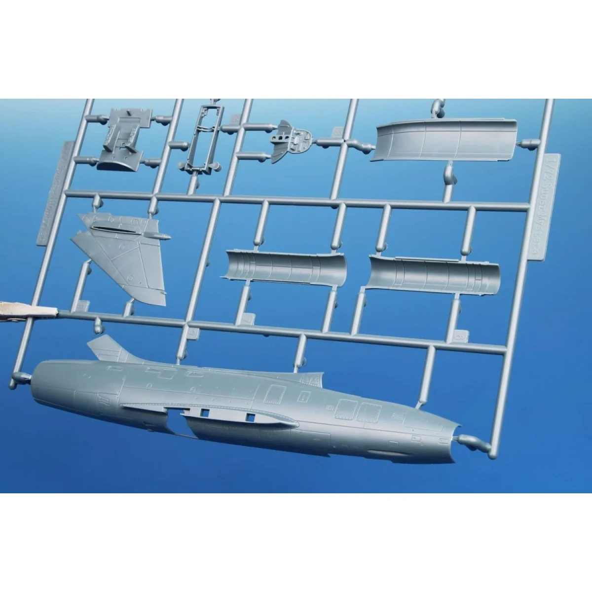 SMB-2 Super Mystere 1/72 Special Hobby  SH72523 - 6