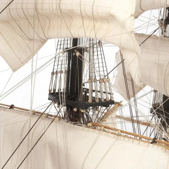 15007-Bateau Belle Poule 1/90 kit construction bois OcCre