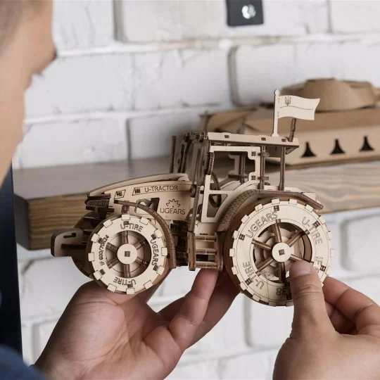 Le tracteur gagne Puzzle 3D bois UGEARS UGEARS UG-70184 - 4 UG-70184-Le tracteur gagne Puzzle 3D bois UGEARS - UG-70184