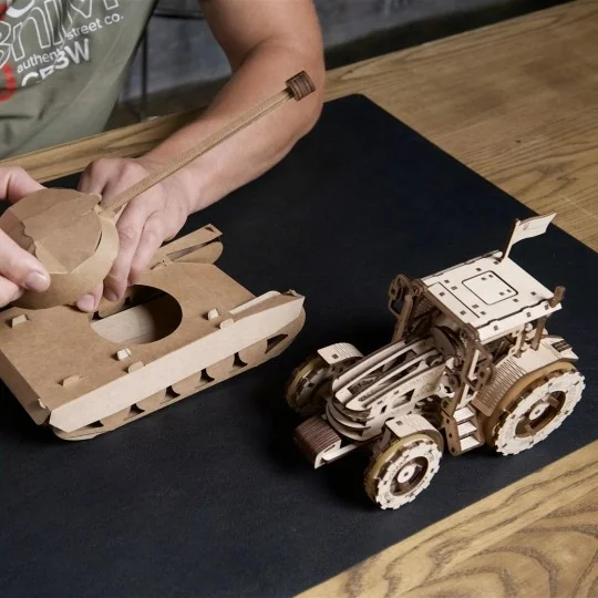 Le tracteur gagne Puzzle 3D bois UGEARS UGEARS UG-70184 - 5 UG-70184-Le tracteur gagne Puzzle 3D bois UGEARS - UG-70184