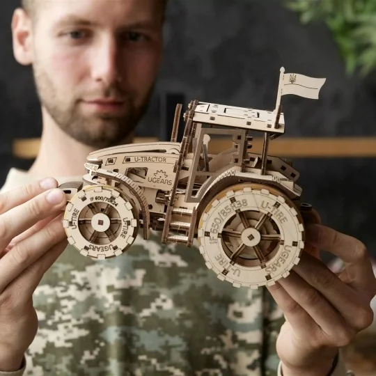 Le tracteur gagne Puzzle 3D bois UGEARS UGEARS UG-70184 - 6 UG-70184-Le tracteur gagne Puzzle 3D bois UGEARS - UG-70184