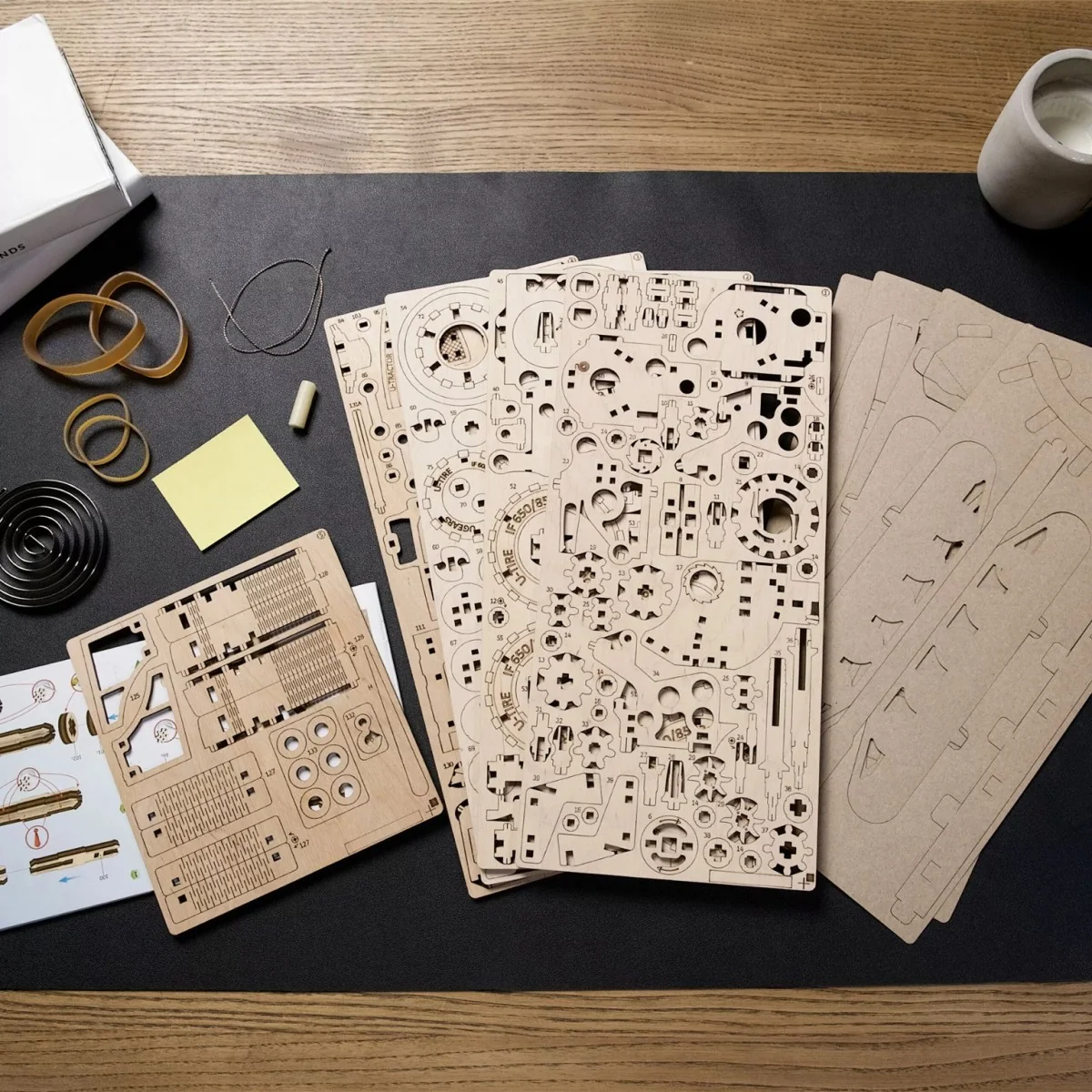 Le tracteur gagne Puzzle 3D bois UGEARS UGEARS UG-70184 - 7