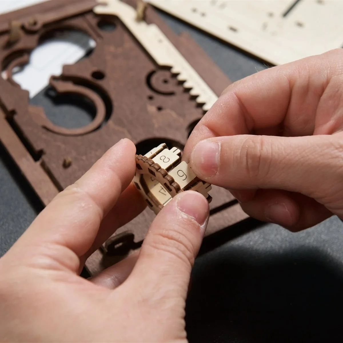 Livre des secrets Puzzle 3D bois UGEARS UGEARS UG-70265 - 7 Livre des secrets Puzzle 3D bois UGEARS UGEARS UG-70265 - 7