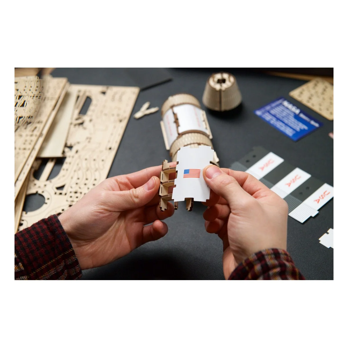 NASA Saturn V Rocket 3D Puzzle Wood UGEARS UGEARS UG-70257 - 9