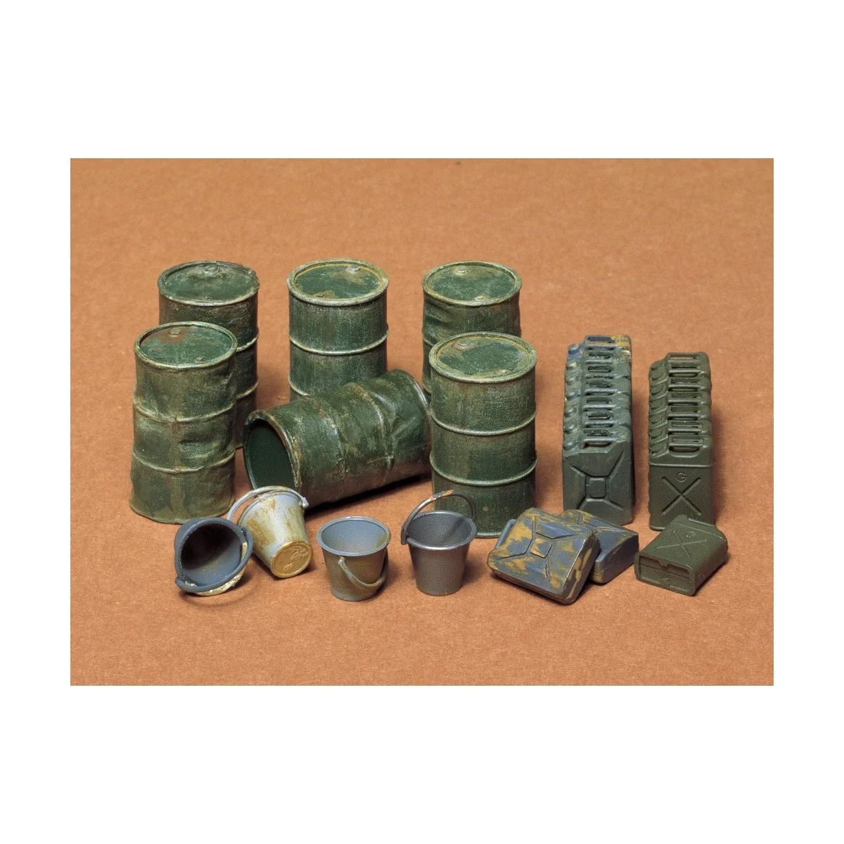 Tamiya 1/35 Fuel Canisters & Jerry Cans Tamiya 35026 - 1