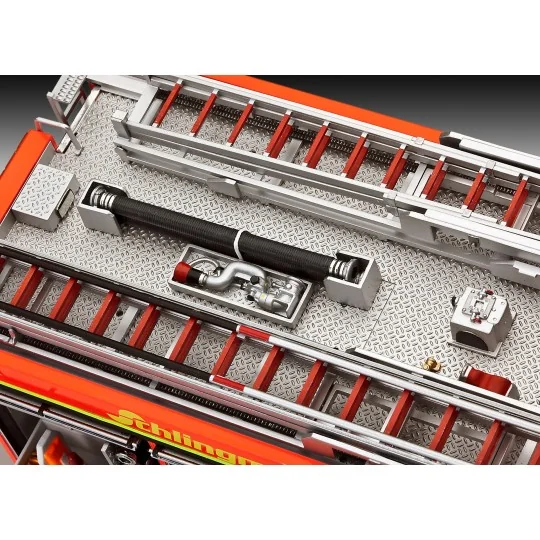 07404-Schlingmann LF 20-16 1/24 Revell fire truck