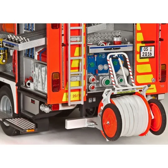 07404-Schlingmann LF 20-16 1/24 Revell fire truck - 07404