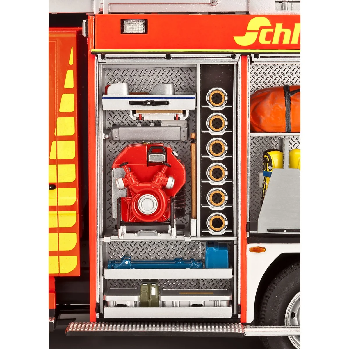 Schlingmann LF 20-16 1/24 Revell fire truck Revell 07404 - 7 Schlingmann LF 20-16 1/24 Revell fire truck Revell 07404 - 7