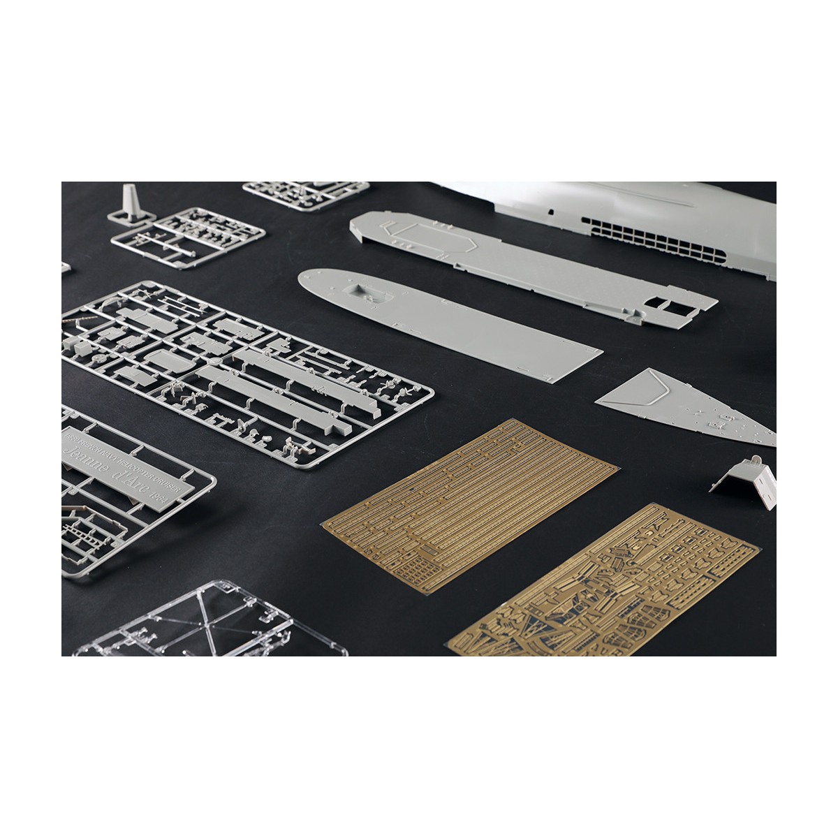 Bateau JEANNE D'ARC Porte-hélicoptères Français 1964 1/350 Trumpeter Trumpeter TR056356 - 11