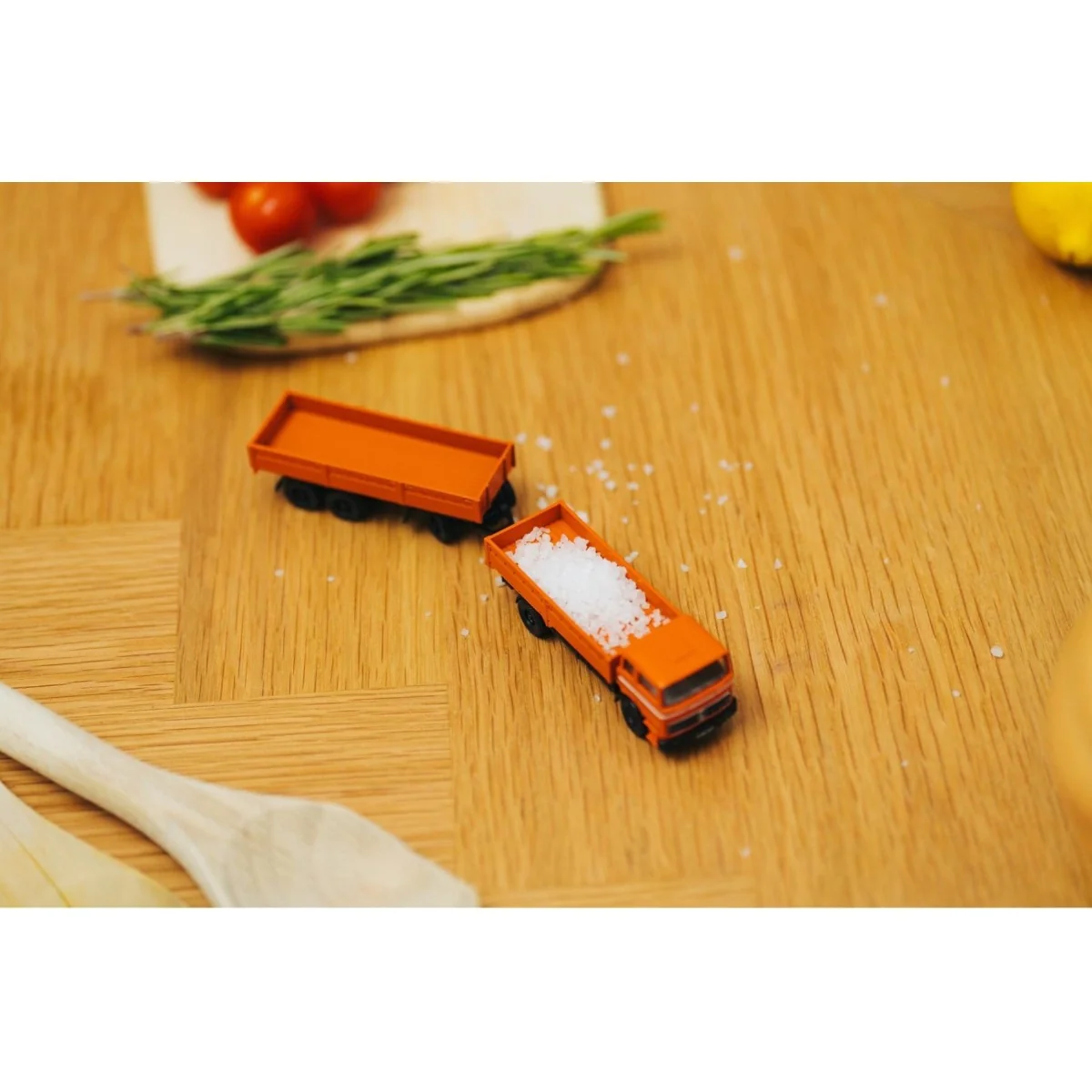 Camion MB 1620 avec remorque orange 2.4GHz RTR 1/87 Carson - 500504159