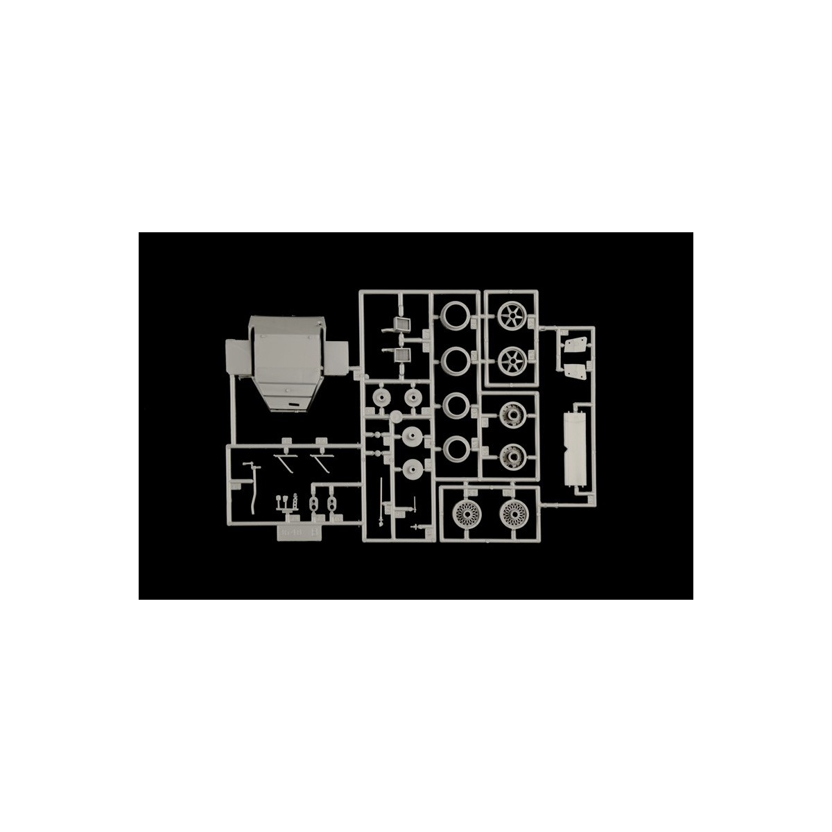 Porsche 956 Jägermeister 1/24 scale model car by Italeri - I3678