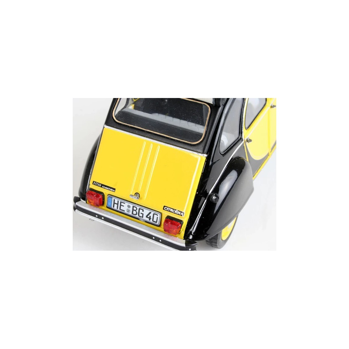 Model kit Citroën 2CV Charleston 1/24 Revell - 07095 Model kit Citroën 2CV Charleston 1/24 Revell - 07095