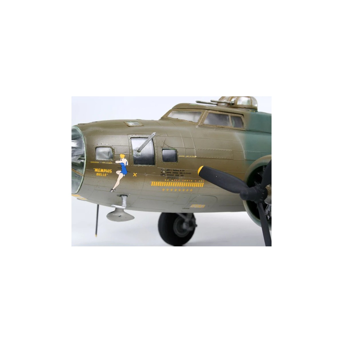 Revell B-17F Memphis Belle 1/48 scale model airplane - 04297