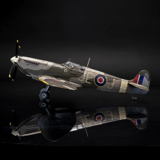 2WW01-Maquette d’avion Supermarine Spitfire Mk IXc EN398 1/24 kit construction bois OcCre - 2WW01