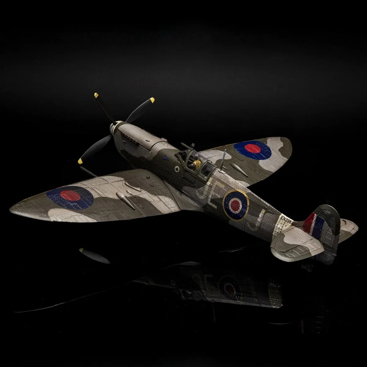 Maquette d’avion Supermarine Spitfire Mk IXc EN398 1/24 kit constru...