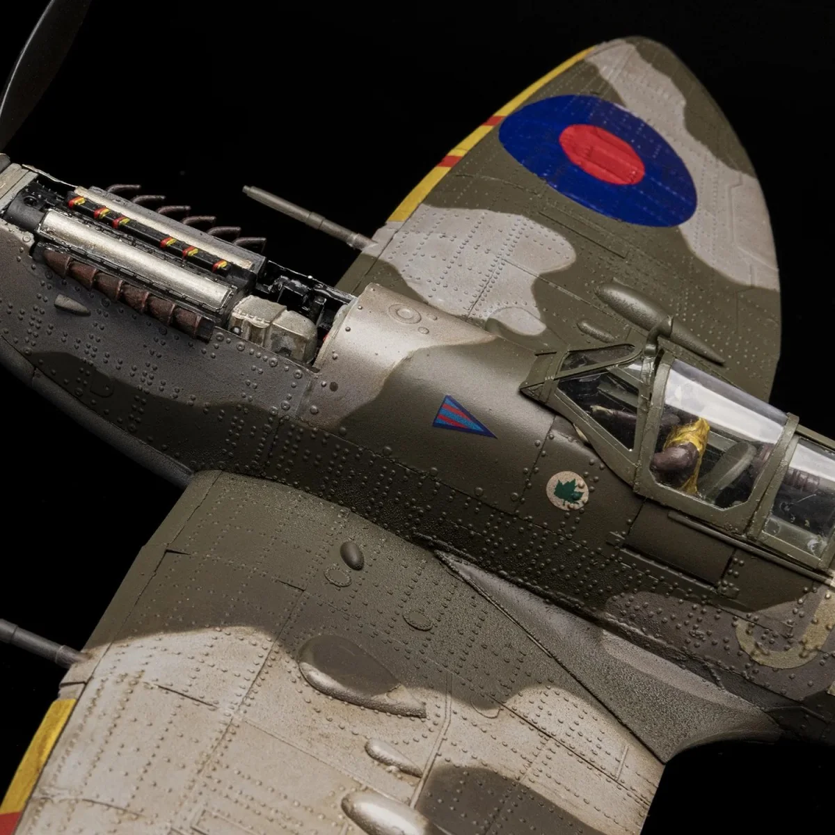 Maquette d’avion Supermarine Spitfire Mk IXc EN398 1/24 kit constru...