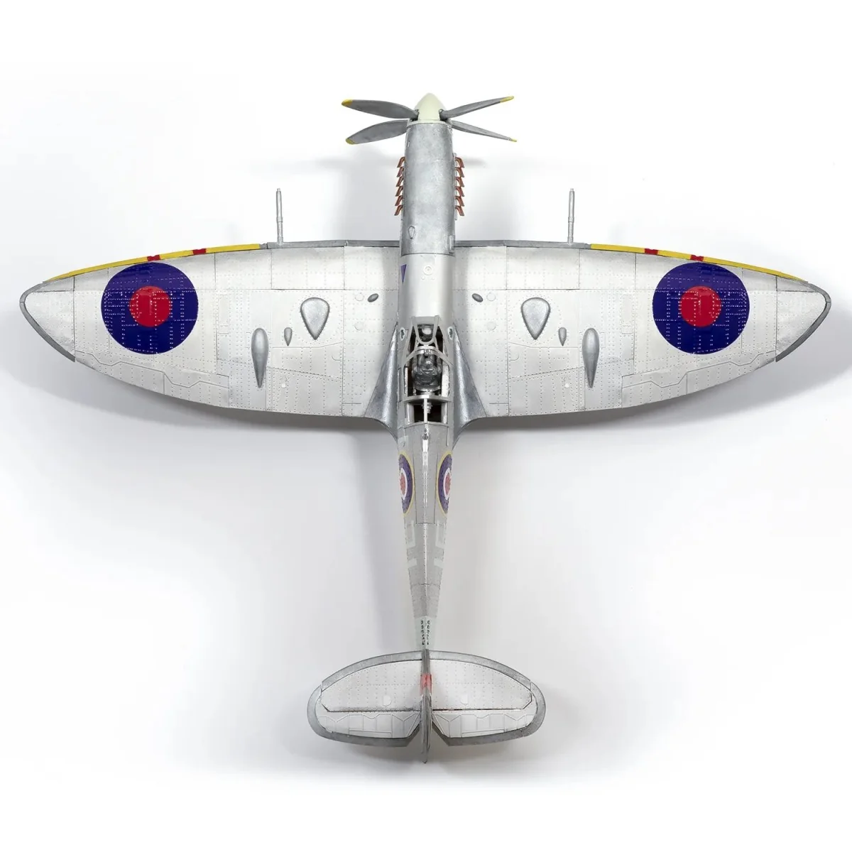 Maquette d’avion Supermarine Spitfire Mk IXc EN398 1/24 kit constru...