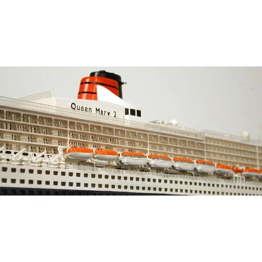 05223-Queen Mary 2 ocean liner model - 1/400 scale Revell - 05223