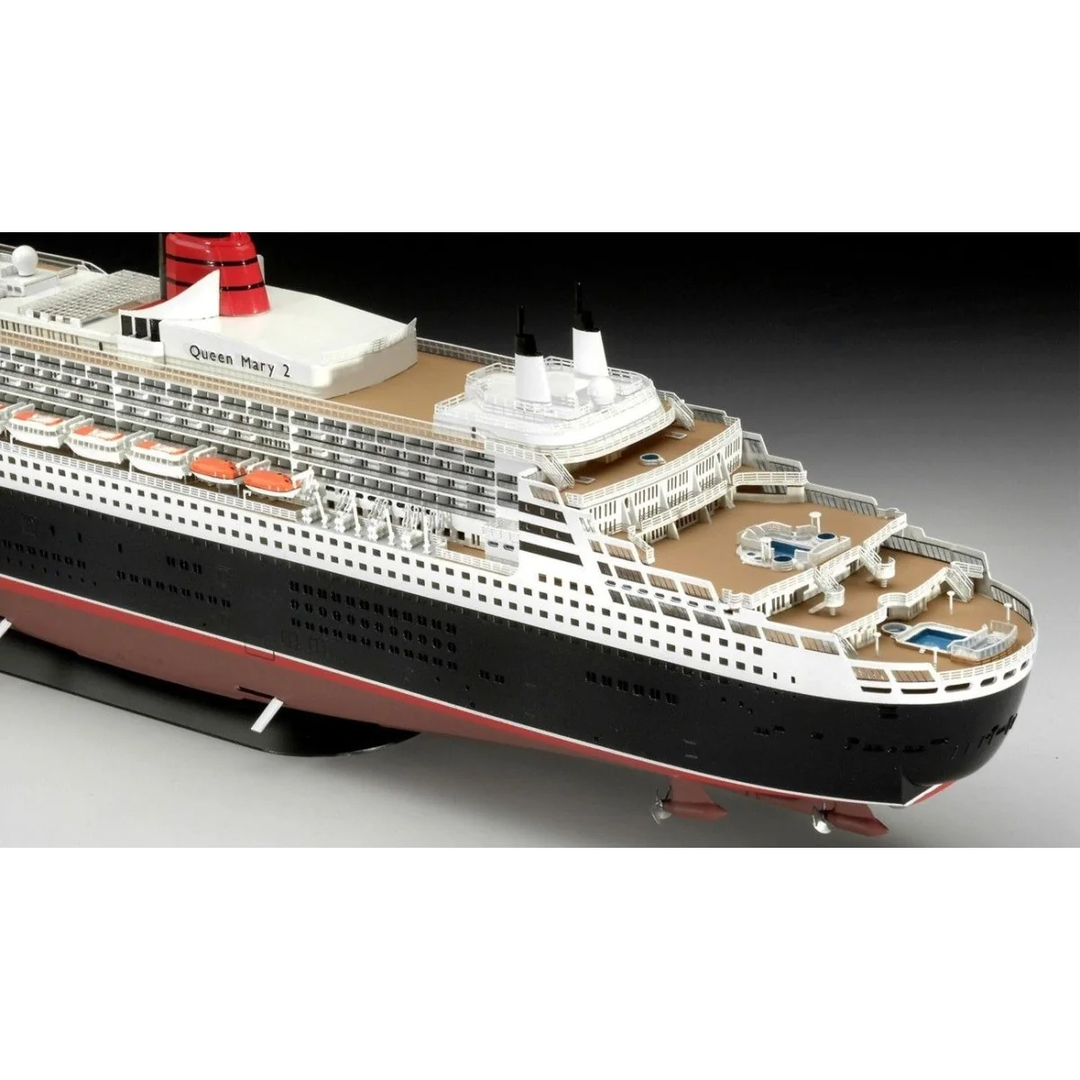 Queen Mary 2 ocean liner model - 1/400 scale Revell - 05223 - 05223