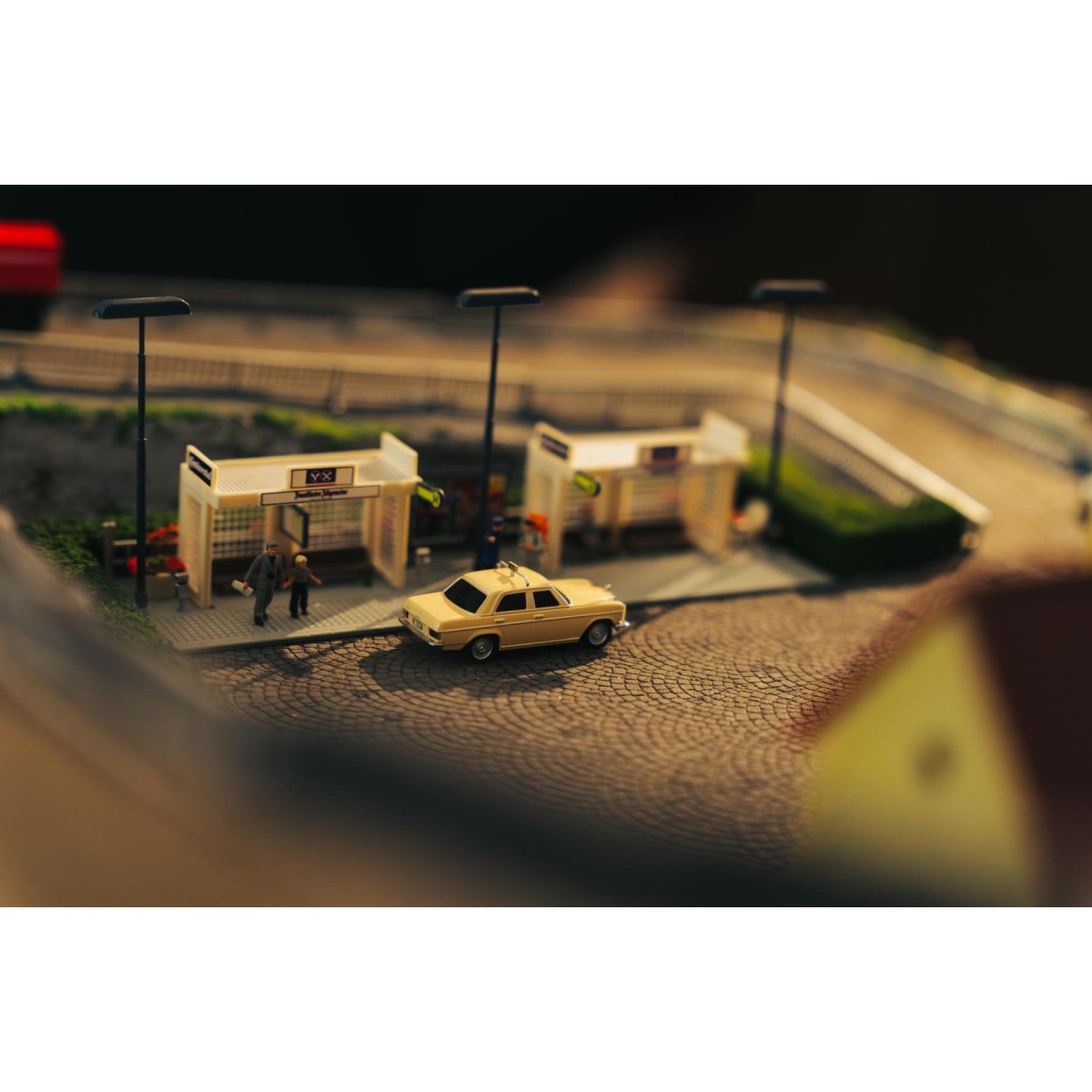 RC Car Mercedes-Benz 200/8 Taxi - Carson 500504171 - HO 1/87 - 5005...