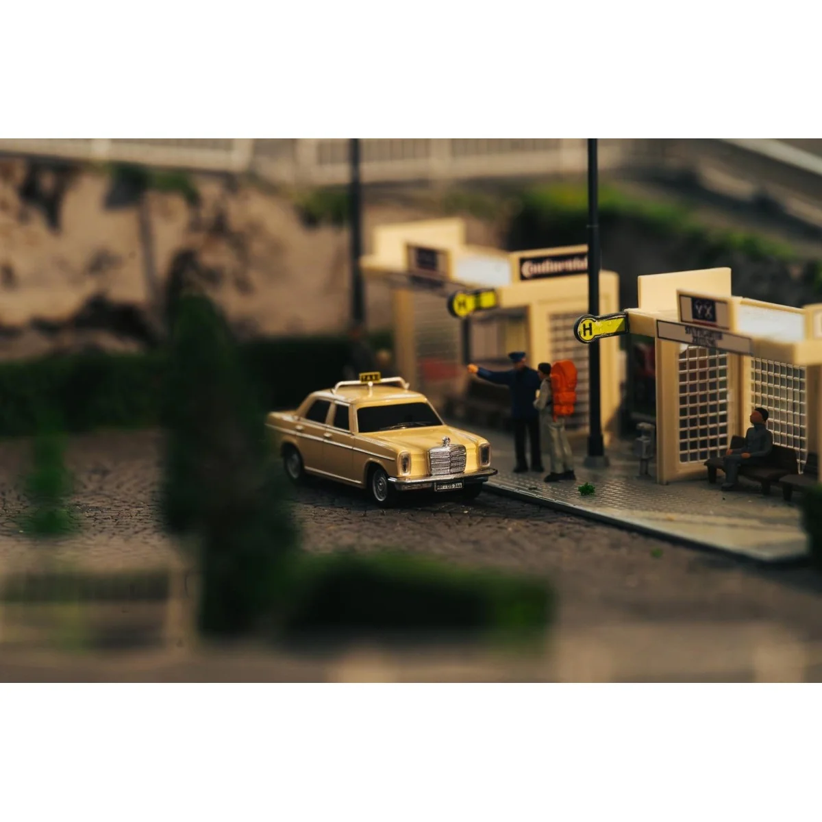 Voiture RC Mercedes-Benz 200/8 Taxi 1/87 HO Carson - 500504171 - 50... Voiture RC Mercedes-Benz 200/8 Taxi 1/87 HO Carson - 500504171 - 50...