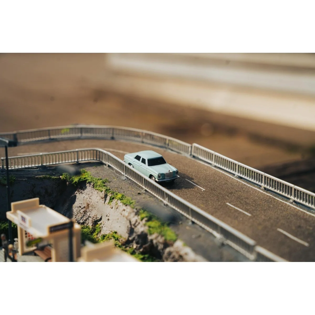 Carson HO Blue Mercedes-Benz 200/8 RC Car 1/87 - 500504170 - 500504170