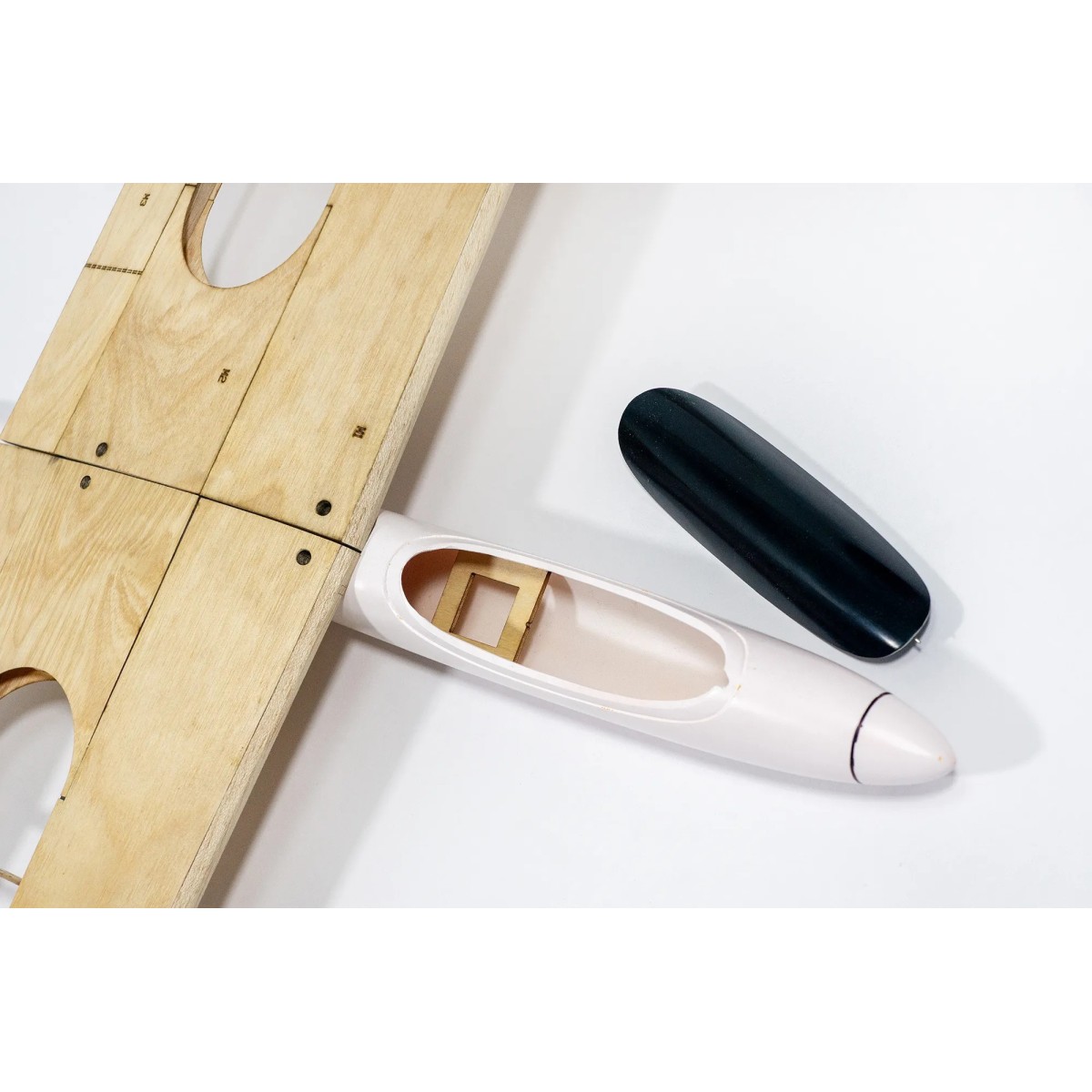 Aero Blade 2m glider balsa kit DW Hobby - FG0701 Aero Blade 2m glider balsa kit DW Hobby - FG0701