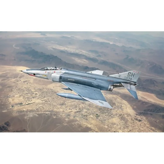 RF-4 C/E Phantom II 1/72 scale model airplane by Italeri - 1477 - I1477 I1477-RF-4 C/E Phantom II 1/72 Italeri aircraft model - 1477