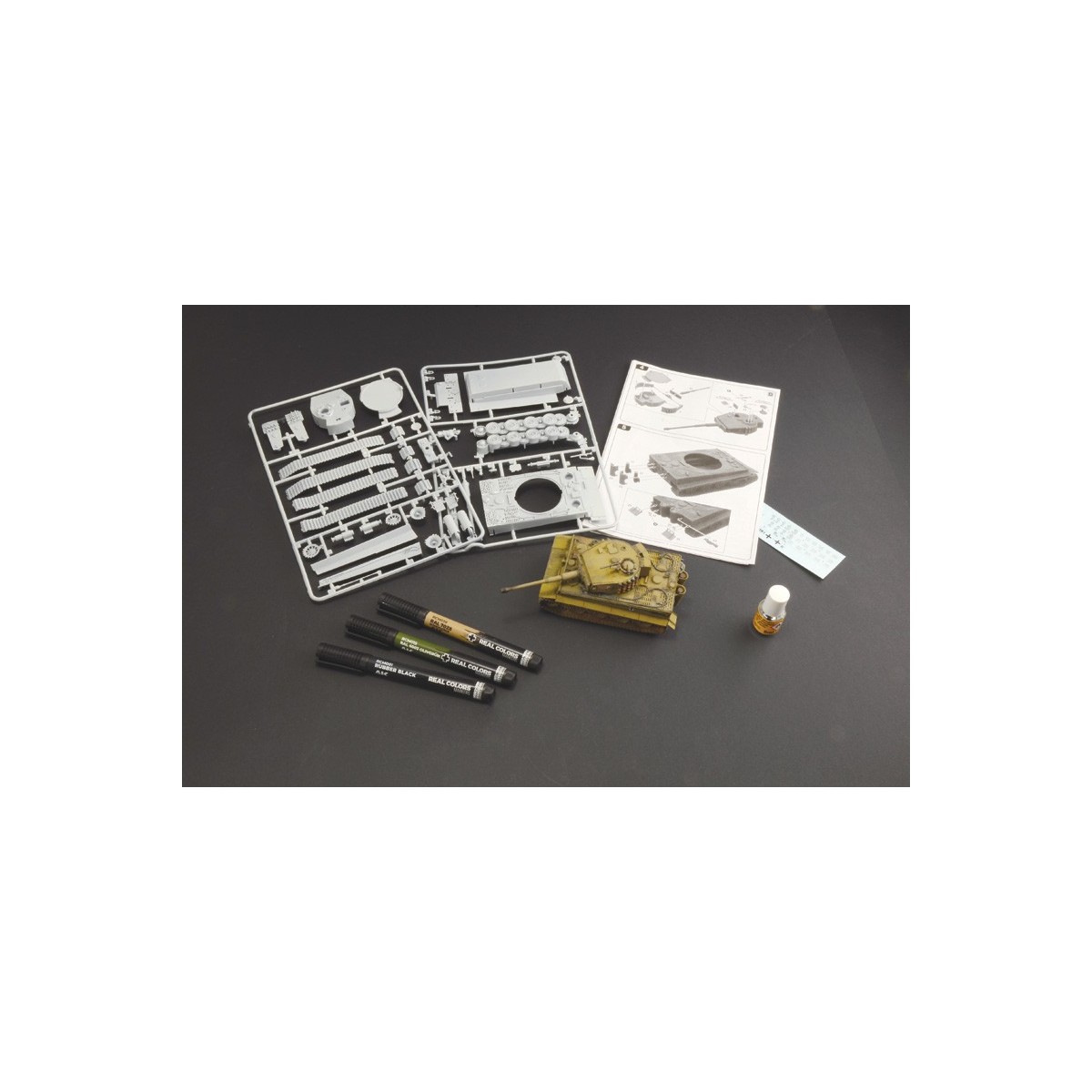 Maquette char Pz.Kpfw. VI Tiger I Ausf.E 1/56 + colle et peintures ... Maquette char Pz.Kpfw. VI Tiger I Ausf.E 1/56 + colle et peintures ...