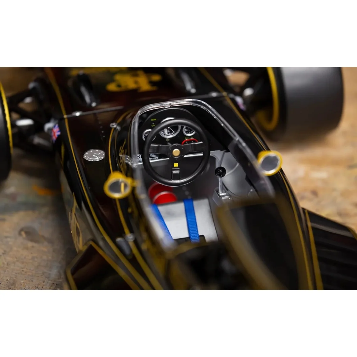 Pocher HK114 Lotus 72D - 1972 British GP - Emerson Fittipaldi 1/8 -... Pocher HK114 Lotus 72D - 1972 British GP - Emerson Fittipaldi 1/8 -...