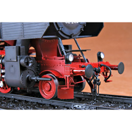 Kriegslokomotive BR52 locomotive with 1/35 Trumpeter tender Trumpeter TR00210 - 9