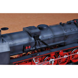 Kriegslokomotive BR52 locomotive with 1/35 Trumpeter tender Trumpeter TR00210 - 11