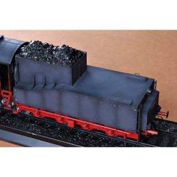 Kriegslokomotive BR52 locomotive with 1/35 Trumpeter tender Trumpeter TR00210 - 12